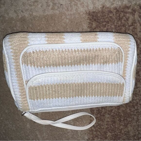 Vera Bradley Handbags - Vera Bradley clutch 